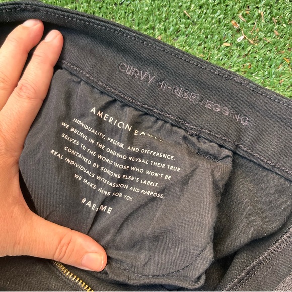 🆕 Women’s American Eagle Distressed Curvy Hi-Rise Jegging - Picture 3 of 4